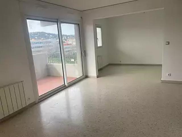 La Seyne sur Mer 83500 Achat / Vente appartement 3 pièces t3 au dernier étage terrasse