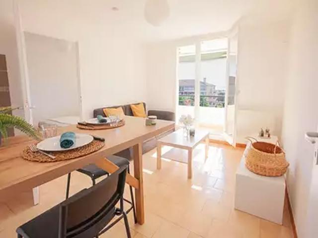 La Seyne sur Mer 83500 Location appartement 2 pièces t2 au dernier étage
