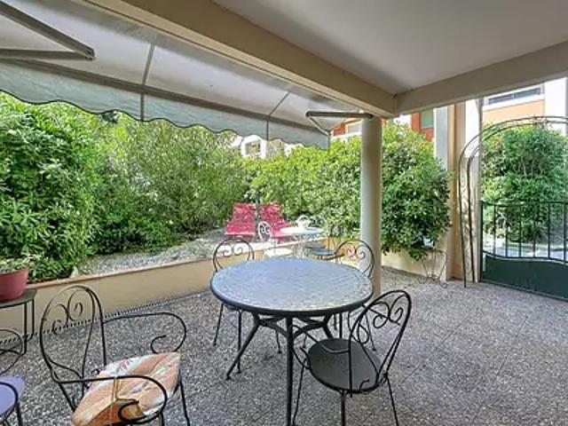 La Seyne sur Mer 83500 Location appartement 2 pièces t2 piscine jardin