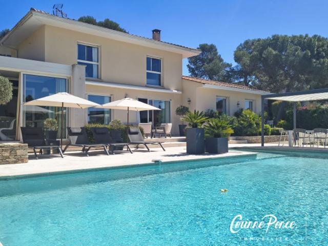 La splendide ! Villa avec vue piscine chauffée et garage pro