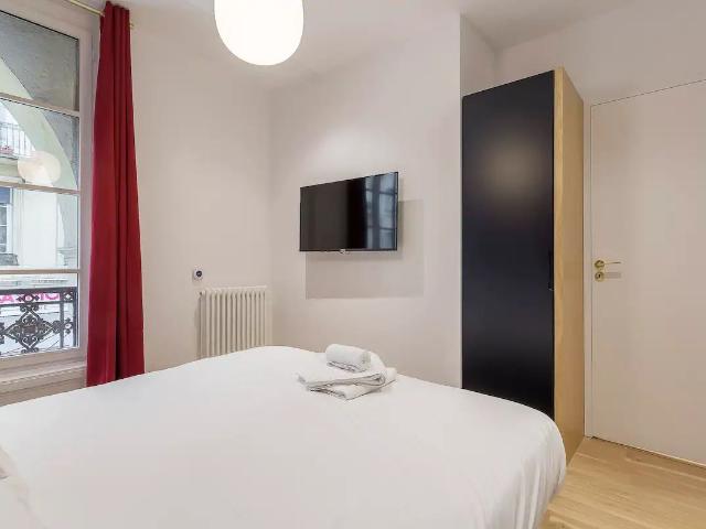 La Suite Victor Hugo 1: A Charming Fully Equipped One Bedroom Apartment in the Heart of Lyon's Presqu'île, Lyon Amsterdam Apartments for Rent