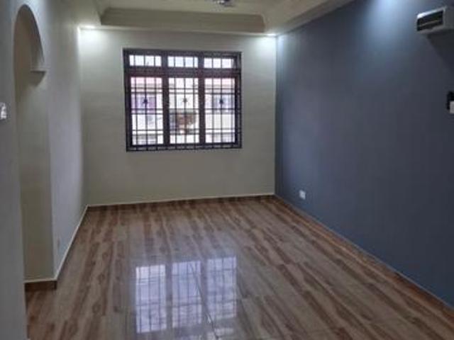 Laman tasik flat 3bedrooms for sale