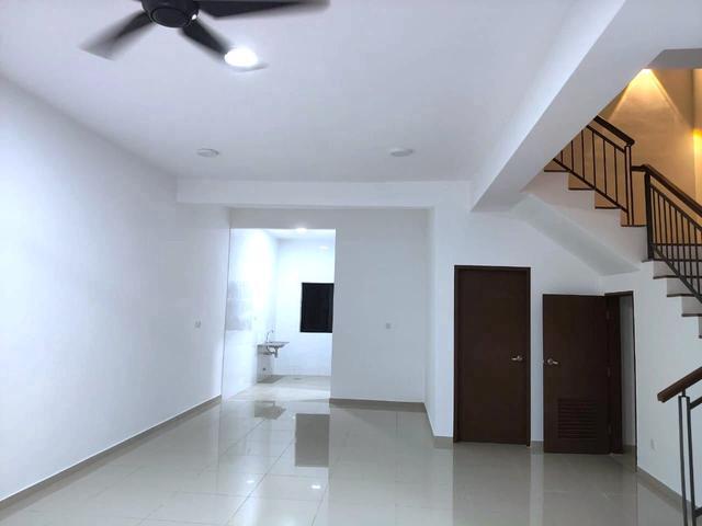 Laman Citra Gelang Patah 2Storey with Aircon Heater Washing Machine