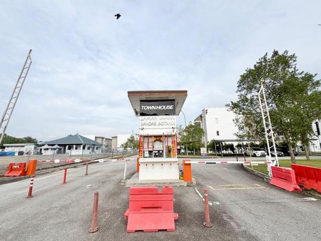Laman Impian Bandar Botanik Klang Townhouse
