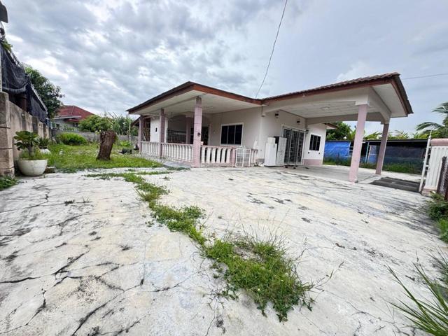 LAMAN LUAS Banglo Setingkat FREEHOLD Taman Rambai Utama Bukit Rambai
