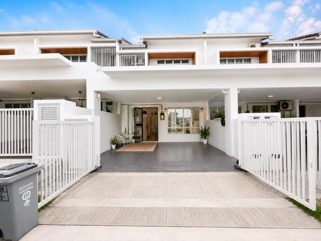 Laman Sendayan Facing Open