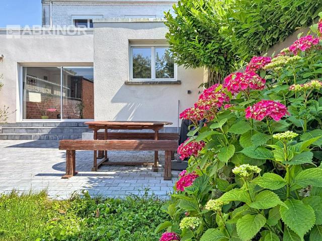 LAMBERSART – Maison familiale, 4 chambres, bureau, 2 salles de bains, garage et jardin