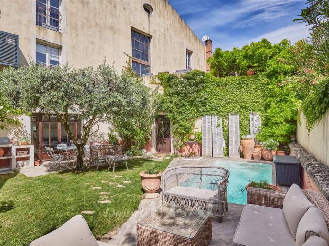 Lambesc Maison bourgeoise en coeur de ville jardin pis. 223m² Lambesc