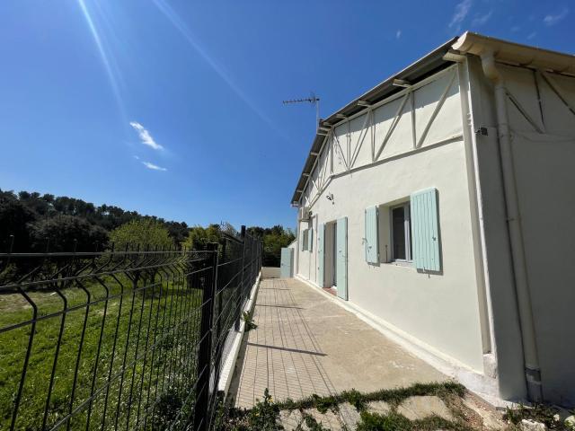 Lambesc Maison mitoyenne type 3 Plain pied Jardin Parking