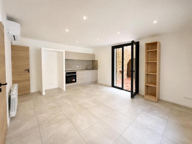 LAMBESC Appartement T2 climatisé de 41.28m2 en RDC avec terrasse et cave
