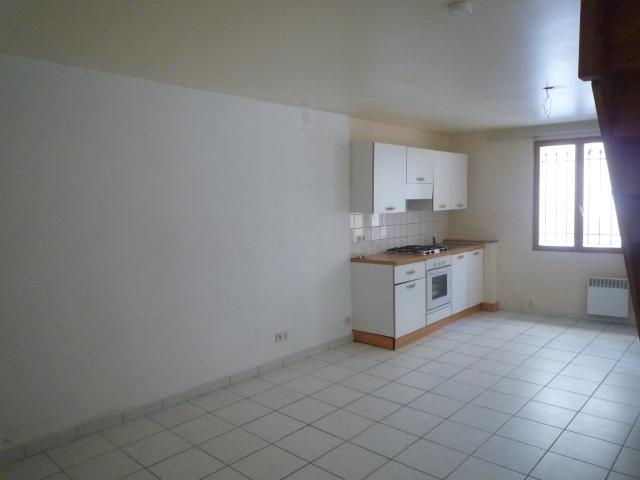 Lambesc centre village appartement avec une chambre, un bureau et un mezzanine