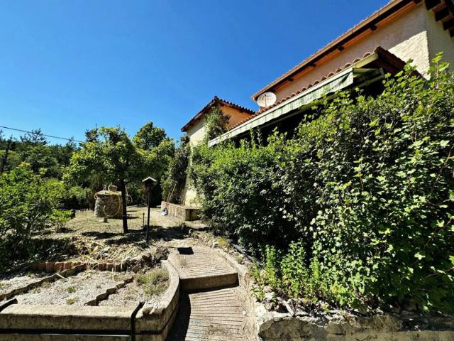 Lambruisse, saint andré les alpes, une maison de 150 M2, 7 Pieces, 5 chambres, terrain 1150 M2