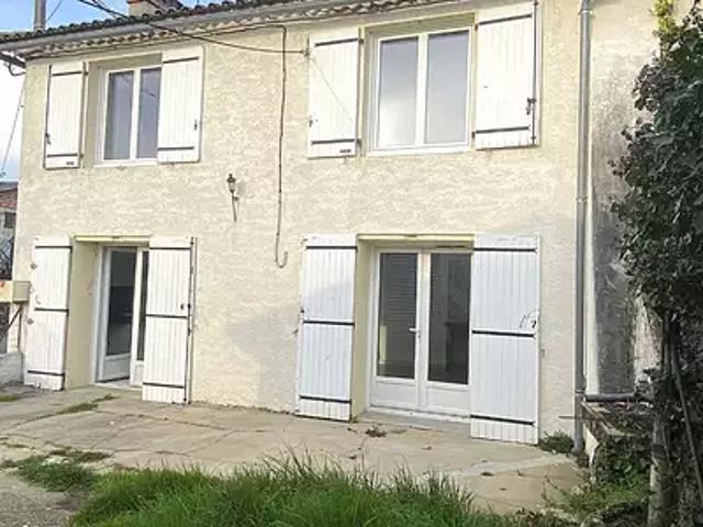 Lamothe Landerron 33190 Location maison 3 pièces t3 au dernier étage terrasse
