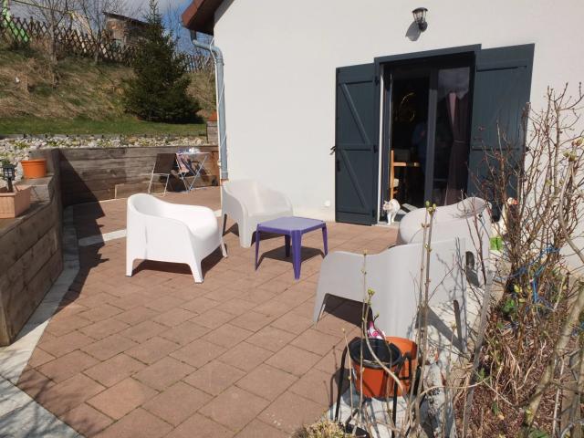 LAMOURA: Maison familiale avec jardin et 4 chambres