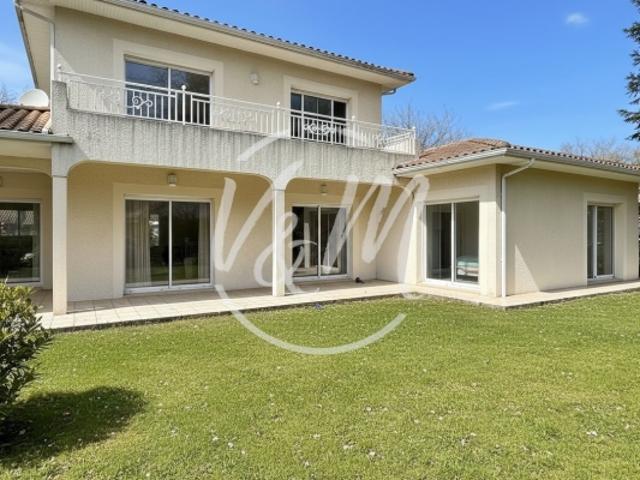 LANTON TAUSSAT traditionnelle 142 m2 + garage 30 m2 proche p