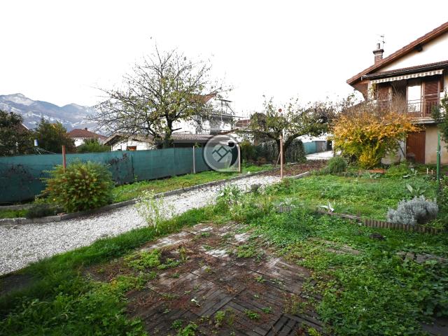 Lancey Tènement de 3 logements sur un terrain 711m2