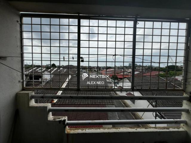 Land Area: 22’x70’sf Built up: 4,950sqft Freehold International Lot Tenanted with Rental RM 6,800 /block Facing main road Same row to Tasek Central Mall High visibility Mature area ROI: 4%
