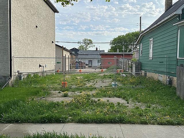 Land For Sale 25’ X 103’
