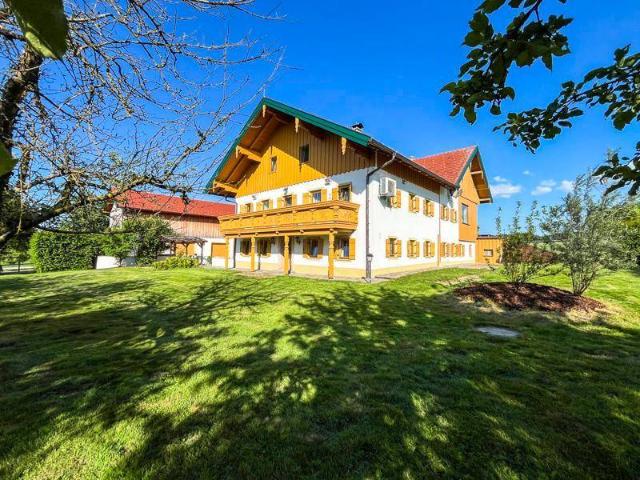 Land & Gut: „A richtig liaba Hof“ in herrlicher Alleinlage