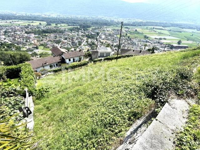Land in einem sehr sonnigen Wohngebiet