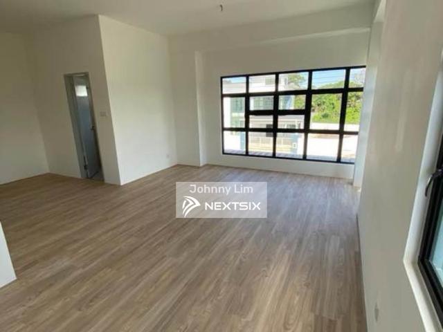 Land Size: 2001 sqft Leasehold 2108 Non Bumi Strata Tittle End Lot Tenanted Same Row 99 Speed mart，near petrol station