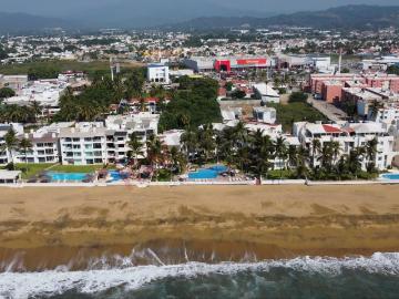 Land with excellent location in Manzanillo, just one block from the beach