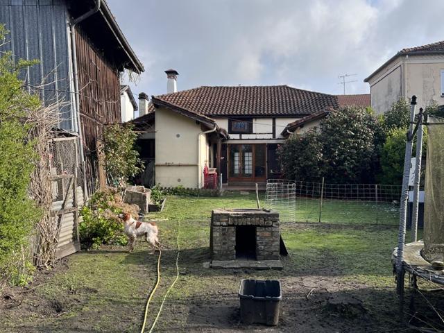 Landaise en centre bourg à Sabres