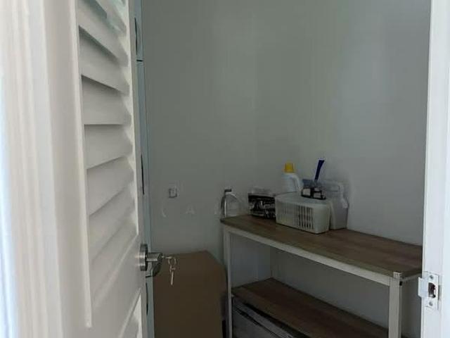 Landbay Condominium D16, Condominium