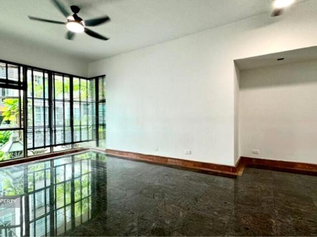 Landbay Condominium D16, Condominium