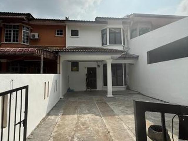 LANDED BAWAH RM500K Walk to MRT Seri Kembangan 4R4B