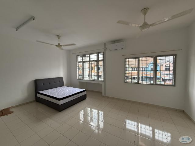 Landed House Master Room at Subang Jaya, Selangor