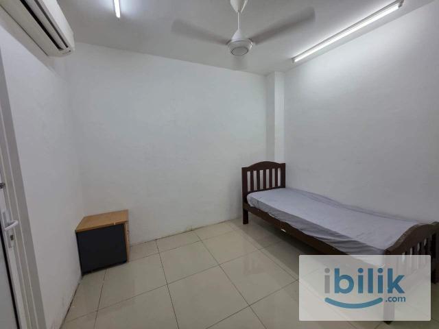 Landed Property Room Jalan Puteri Puchong 8 FOR RENT!