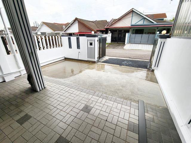 LANDEDPARTIAL FURNISH 1 Sty Molek Easy to CIQ Johor Bahru For RENT