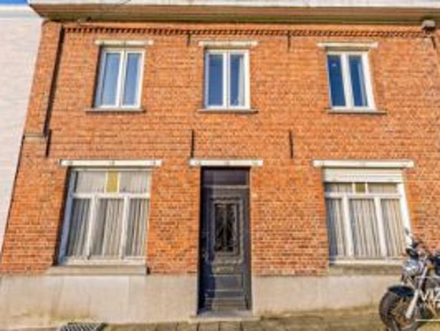 Landelijk gelegen te renoveren woonhuis