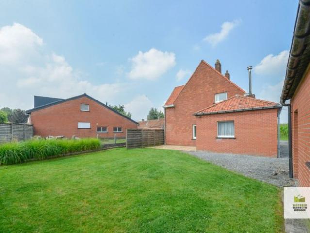 Landelijk gelegen woning met 2 mogelijks 3 slpk, garage e