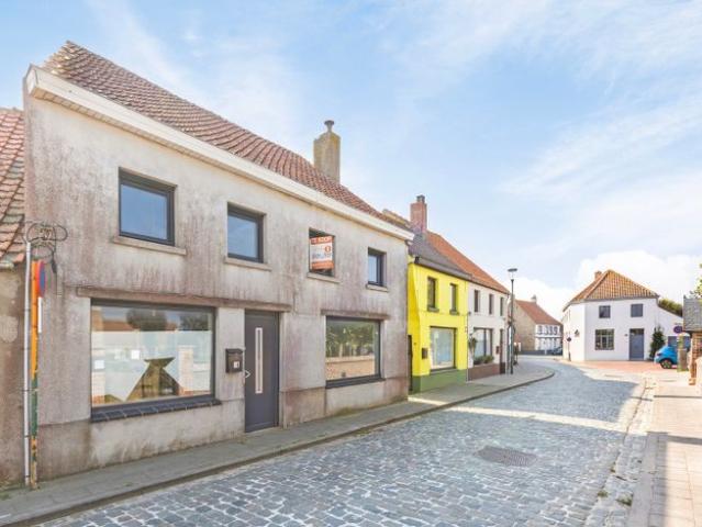 LANDELIJK GELEGEN WONING MET 4 SLPKS EN ZUIDGERICHTE TUIN!