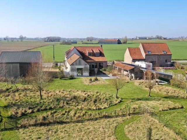 Landelijk domein met loods op 4.722M2!