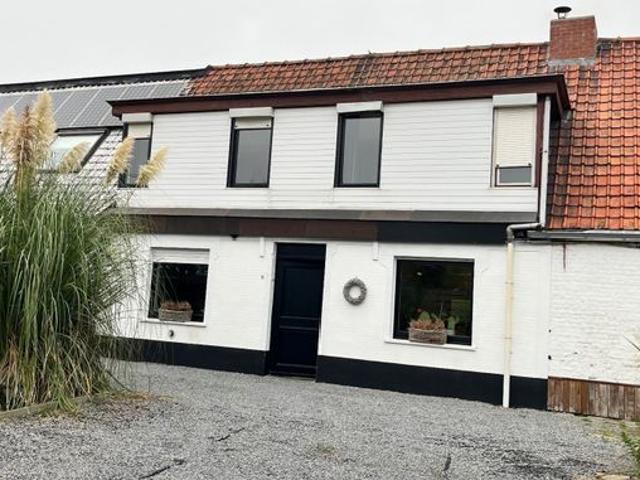 Landelijke woning met 2 3 kamers oprit en tuin