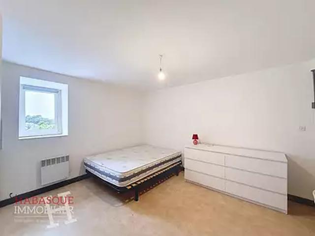 Landerneau 29800 Location appartement 1 pièce t1 au dernier étage