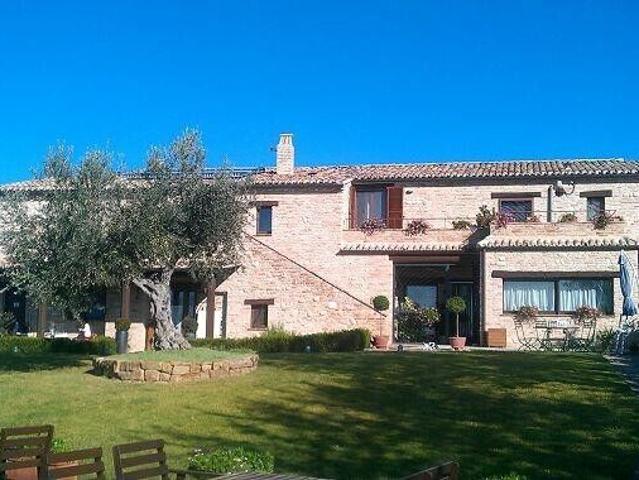 House with 18.5 rooms on sale in Grottamare 900 m² | dreamo. Ch