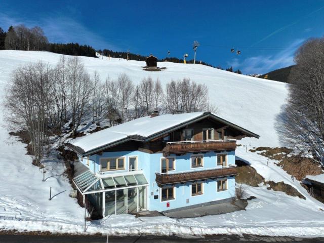 Landhaus am Bernkogellift in Saalbach mit touristischer Nutzung, Ski in Ski out!