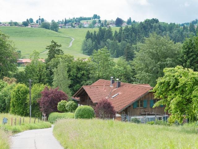 Landhaus bis zu 4 Whgen + Blockhaus als Atelier, Büro, Werkstatt, viele Parkplätze möglich