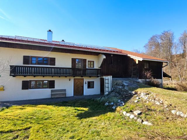 Landhaus für Kreative 2.000 qm Grundstück in ruhiger, sonniger Lage Stall & Tenne Tierhaltung