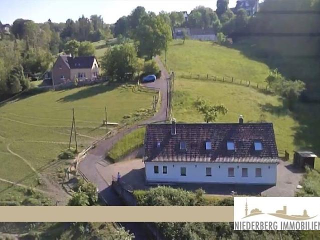 Landhaus in idyllischer Lage: Tierhaltung, Mehrgenerationen oder Autarkes Wohnen alles möglich!