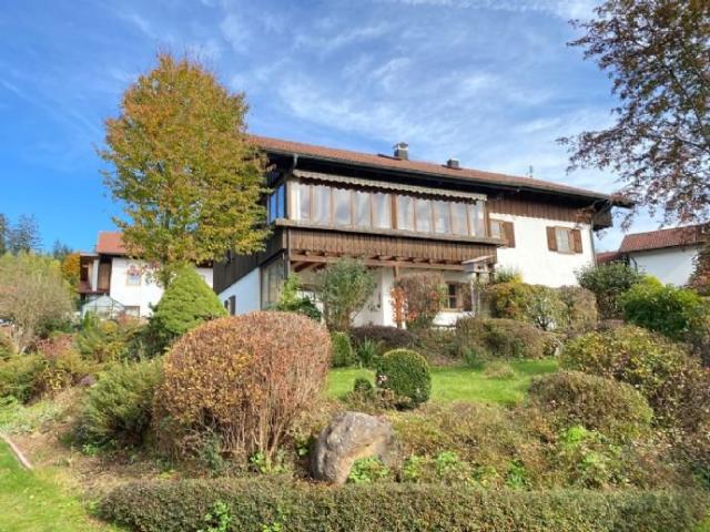 Gr. Landhaus m. Ausblick u. ca. 1.000 m2 Traumgrundstück b. Zwiesel/Bayer. Wald!