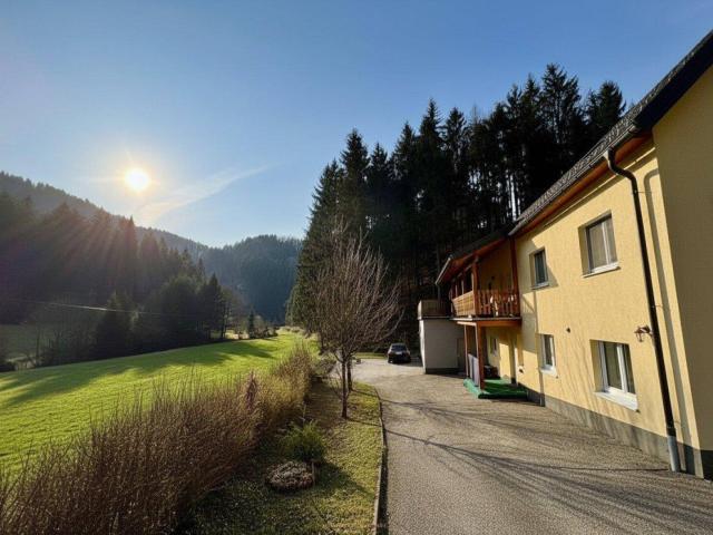 Landhaus mit Wiesen & Wald – naturnahes Wohnen am Sarmingbach