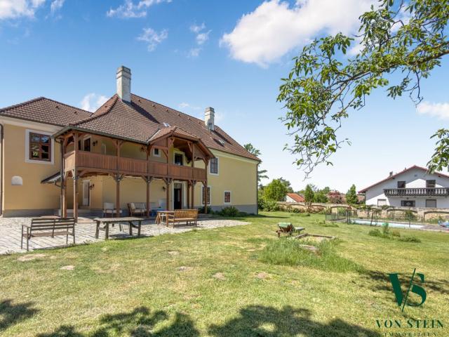 Landhausanwesen mit Pool, Gästehaus, Einliegerwohnung und Parkähnlichem Garten