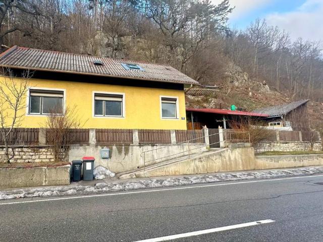 Einfamilienhaus mit großem Potenzial in Fahrafeld
