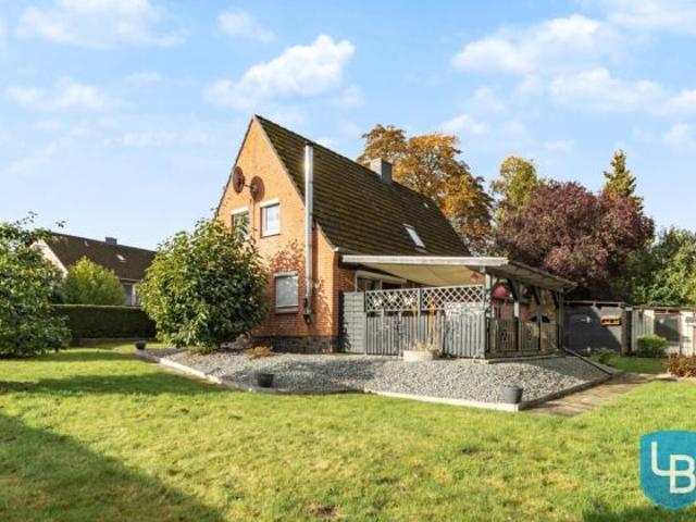 Ländlicher Wohn t raum mit großem Grundstück