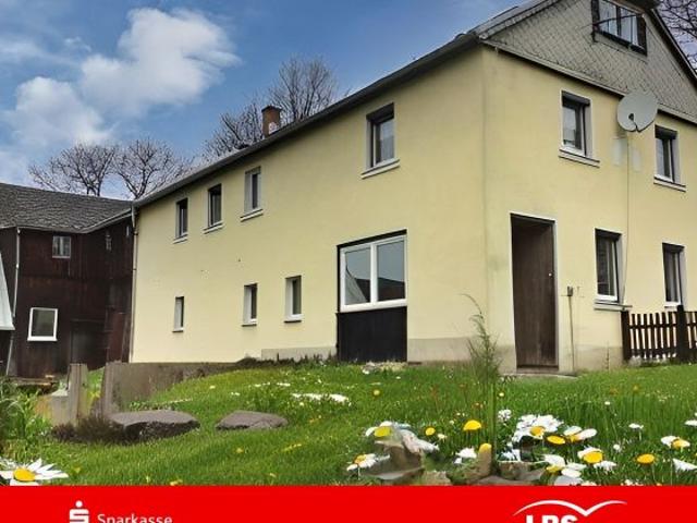 Ländliches Idyll mit Scheunen u. Garagen